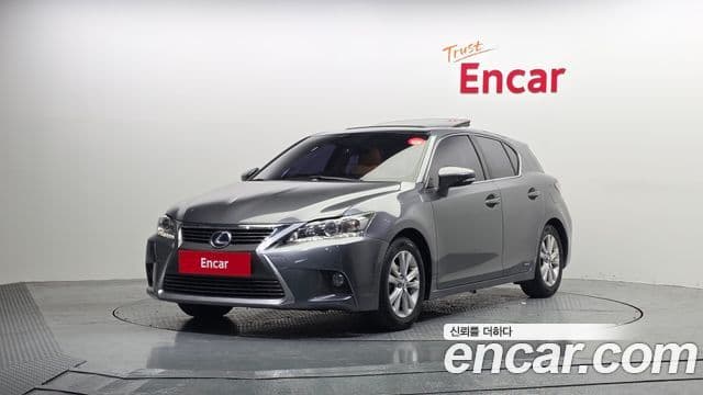 Lexus CT200h ZWA10, 2015 1