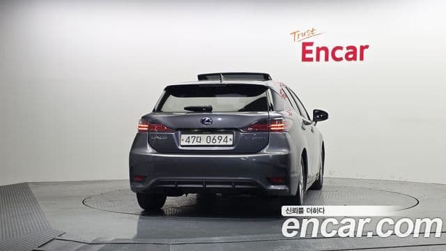 Lexus CT200h ZWA10, 2015 4