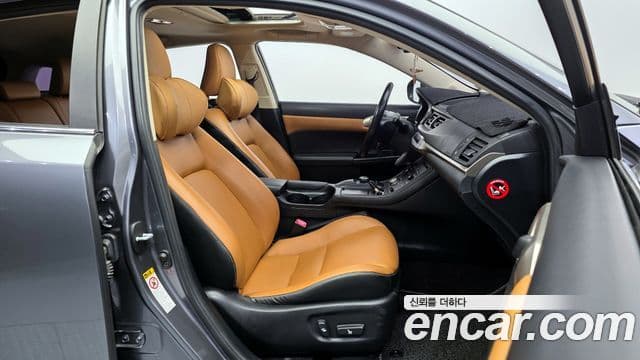 Lexus CT200h ZWA10, 2015 11