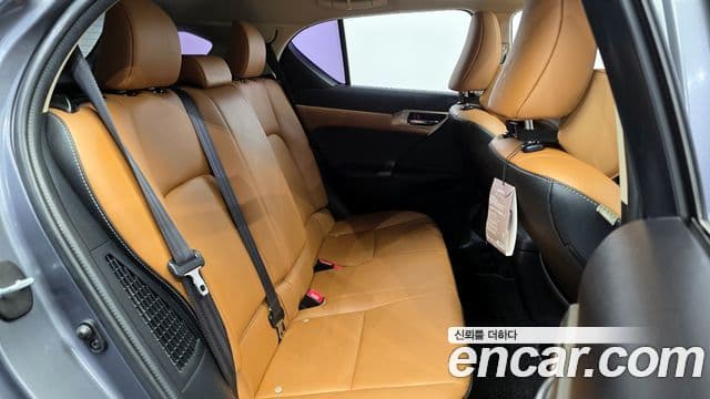 Lexus CT200h ZWA10, 2015 12