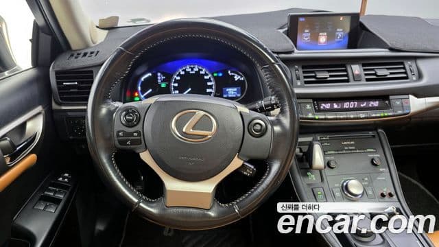 Lexus CT200h ZWA10, 2015 13