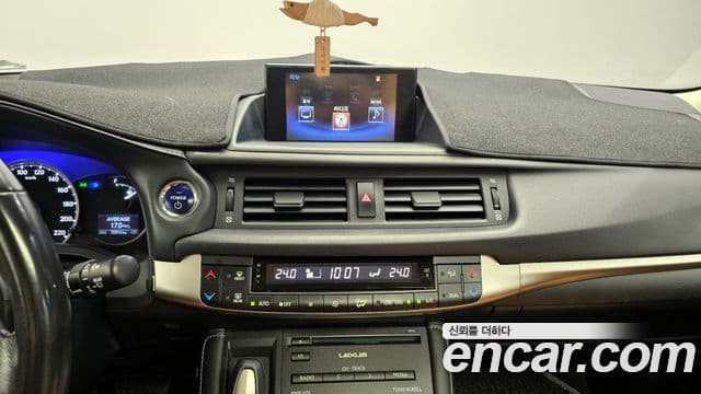 Lexus CT200h ZWA10, 2015 14