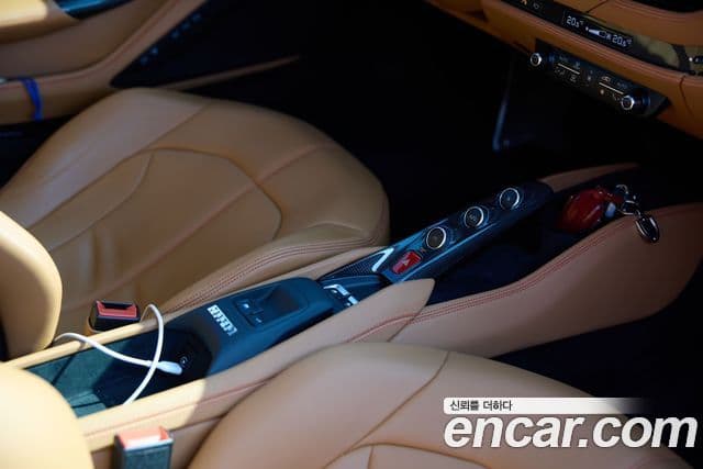 Ferrari F8 스파이더 3.9 V8, 2023 все фото