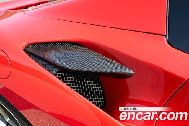 Ferrari F8 스파이더 3.9 V8, 2023 10