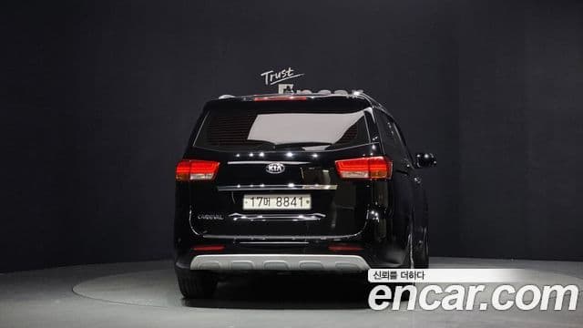 Kia All New Carnival Luxury, 2018 4