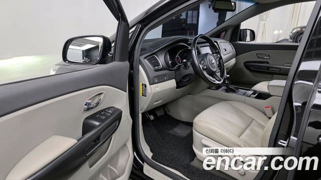 Kia All New Carnival Luxury, 2018 10