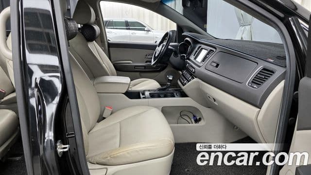 Kia All New Carnival Luxury, 2018 11
