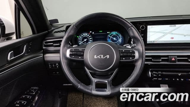 Kia K5 гибрид 3세대 Signature, 2023 13
