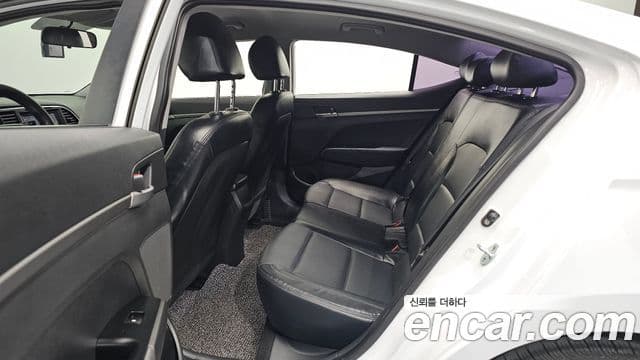 Hyundai Avante AD Style, 2016 11