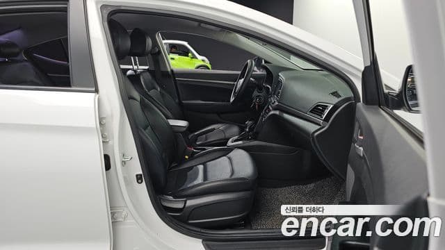 Hyundai Avante AD Style, 2016 12