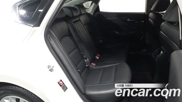 Kia K7 Premier 3.0 LPI Trendy(арендный автомобиль), 2020 11