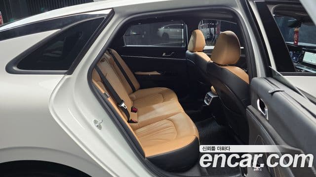 Kia K5 3세대 Signature, 2021 12