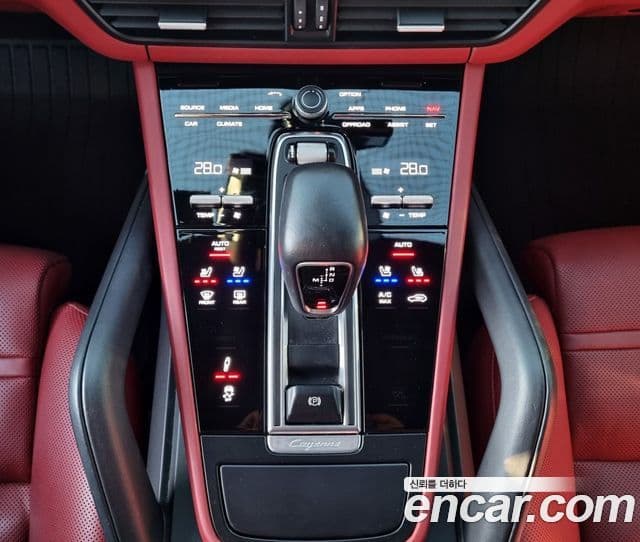 Porsche Cayenne (PO536), 2020 18