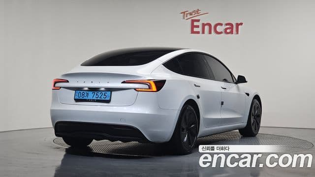 Tesla модель 3, 2024 2