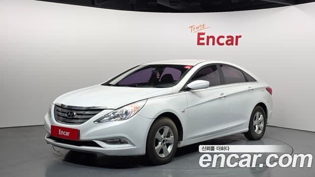 Hyundai YF Sonata LPI Deluxe, 2011 1