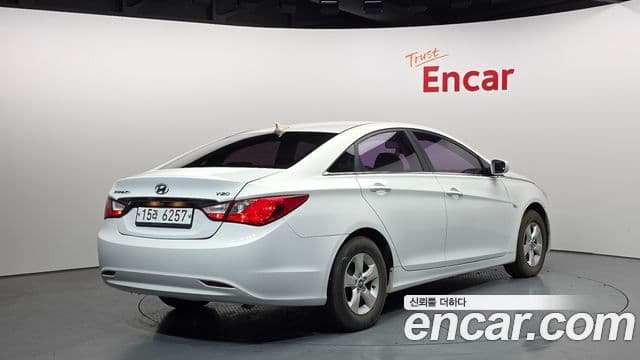 Hyundai YF Sonata LPI Deluxe, 2011 2