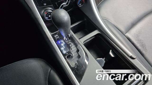 Hyundai YF Sonata LPI Deluxe, 2011 9