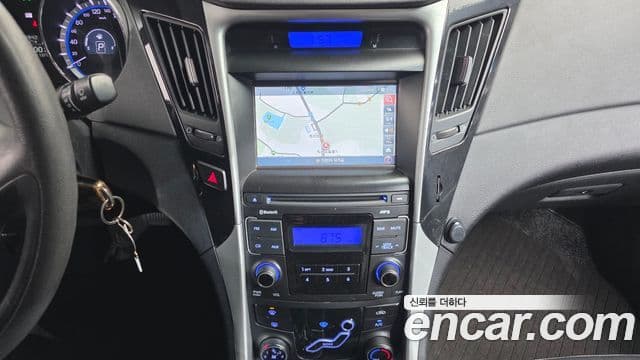 Hyundai YF Sonata LPI Deluxe, 2011 15