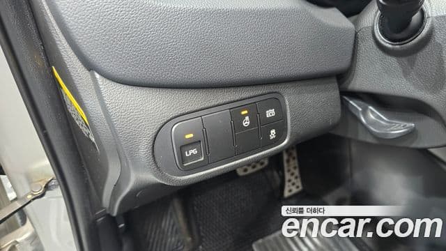 Kia All New Carens Prestige, 2014 15