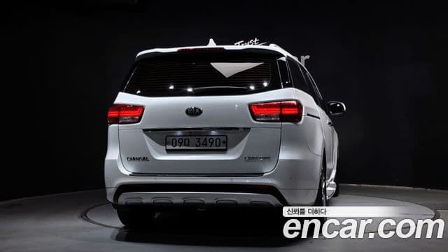 Kia All New Carnival VIP, 2018 4