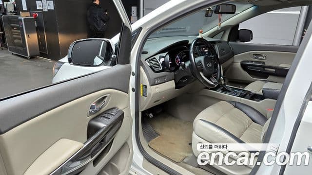 Kia All New Carnival VIP, 2018 11