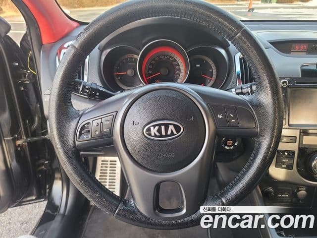 Kia Forte чёрный, 2010 8