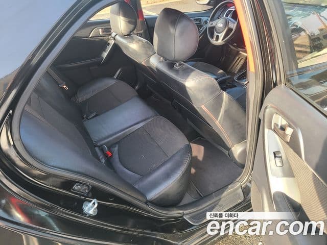 Kia Forte чёрный, 2010 17