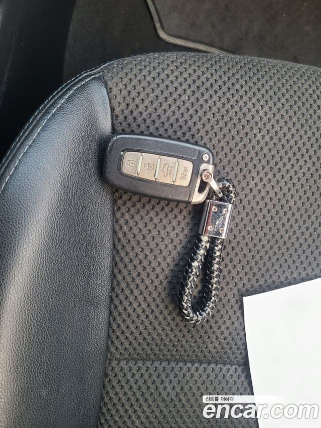 Kia Forte чёрный, 2010 19