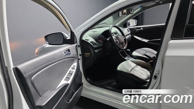 Hyundai Accent(новый кузов / новое поколение) Premier, 2011 10