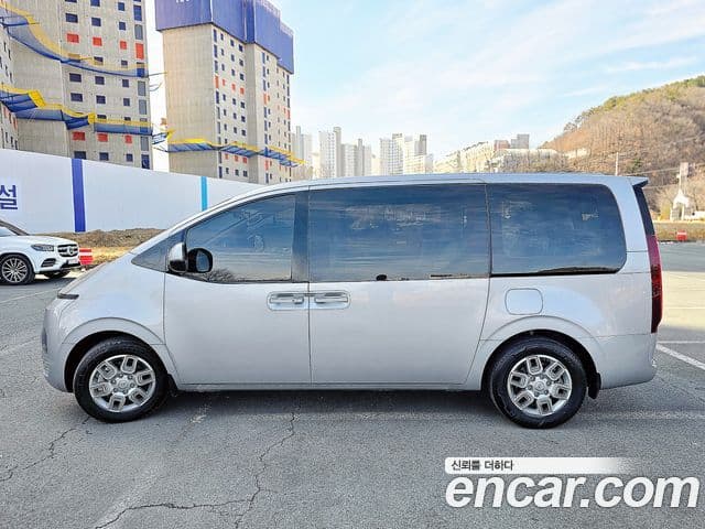 Hyundai Staria Modern, 2023 3
