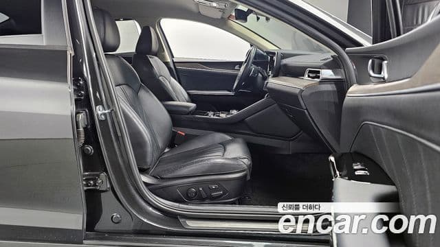 Kia K5 3세대 Signature, 2021 10
