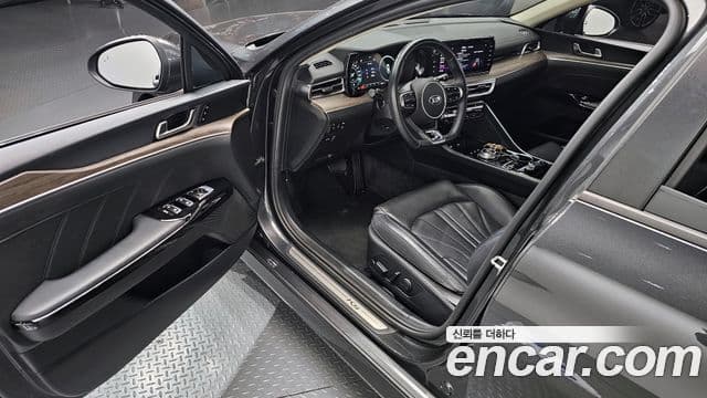 Kia K5 3세대 Signature, 2021 11