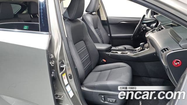 Lexus NX300h Supreme, 2019 10