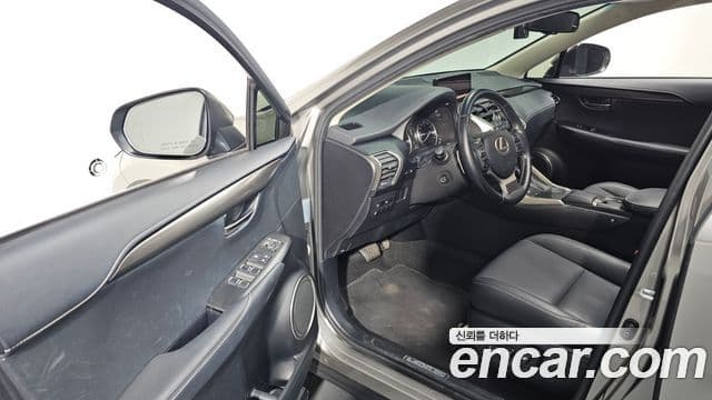 Lexus NX300h Supreme, 2019 11