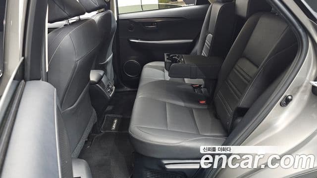 Lexus NX300h Supreme, 2019 12