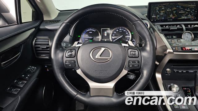 Lexus NX300h Supreme, 2019 13