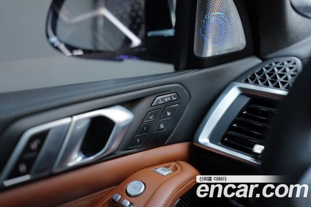 BMW X7 (G07) M60i xDrive M Sport 6인승, 2023 15