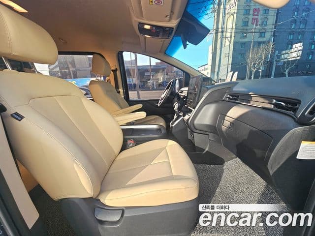 Hyundai Staria Modern, 2025 12