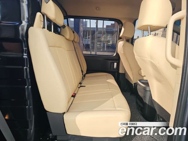 Hyundai Staria Modern, 2025 13