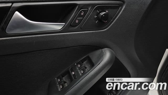 Volkswagen New Jetta 6세대, 2012 17