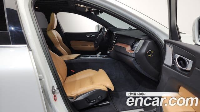Volvo XC60 2세대 B5 Ultimate Bright, 2023 11