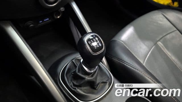 Hyundai Veloster Unique, 2013 9