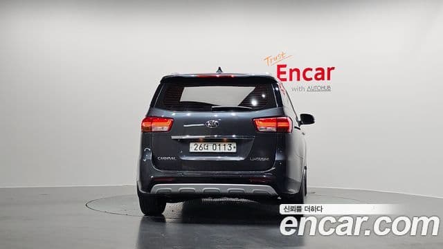 Kia All New Carnival VIP, 2016 4