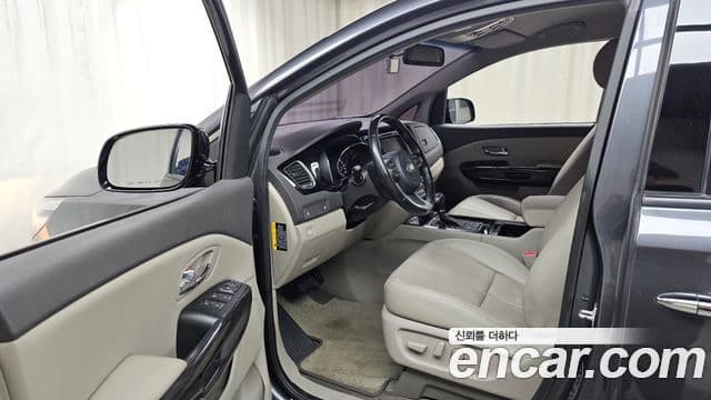 Kia All New Carnival VIP, 2016 10