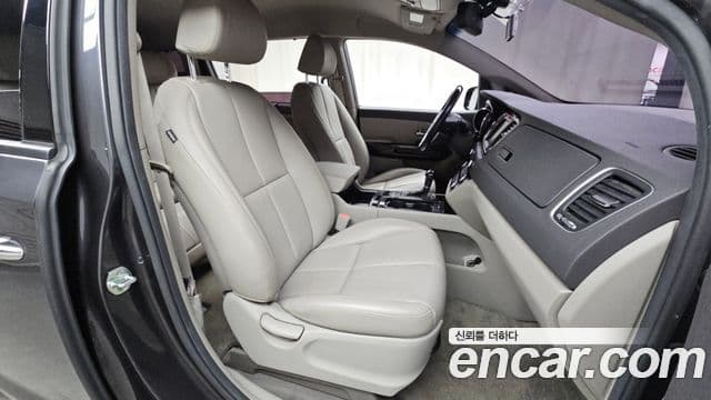 Kia All New Carnival VIP, 2016 11
