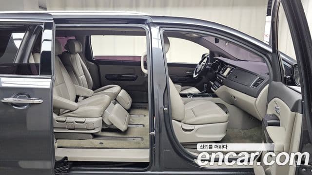 Kia All New Carnival VIP, 2016 13