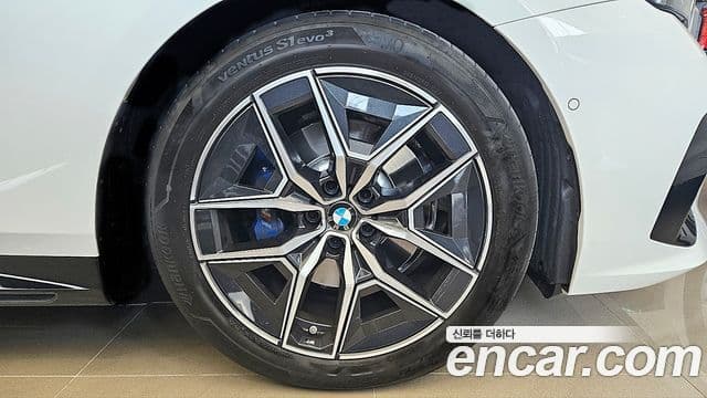 BMW 5시리즈 (G60) 520i M Sport, 2024 все фото