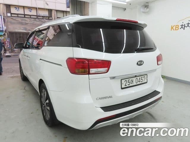 Kia All New Carnival Luxury, 2017 4
