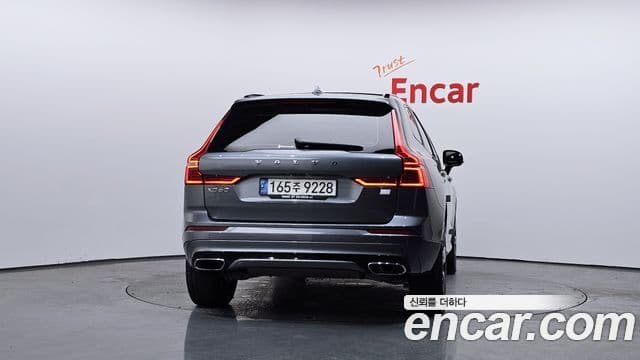 Volvo XC60 2세대 T8 R-Design, 2021 4
