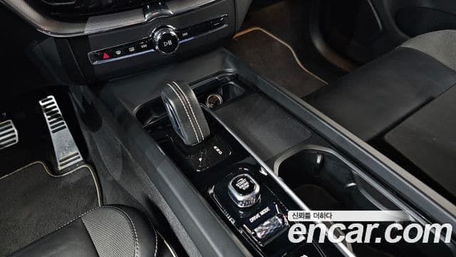 Volvo XC60 2세대 T8 R-Design, 2021 9